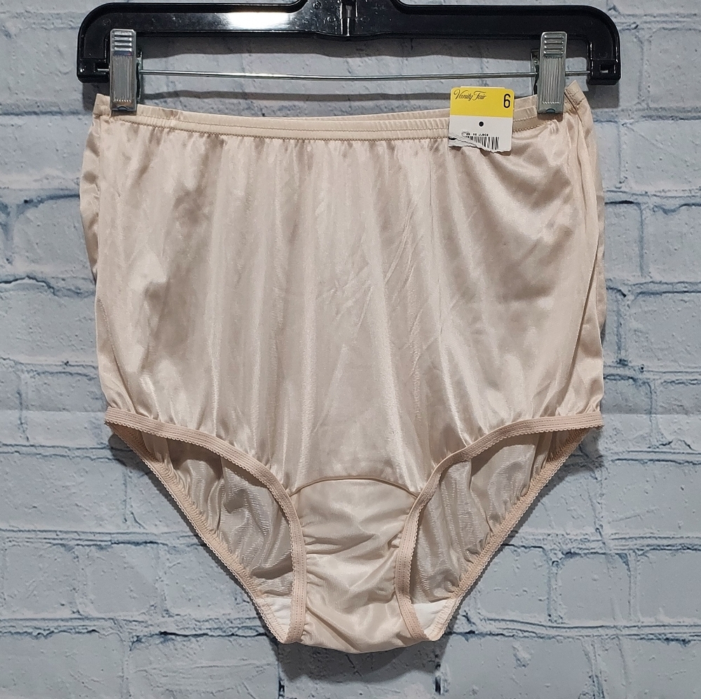 Vanity Fair Panties Size 6 Nylon Grannycore Granny High Rise Neutral Burlesque
